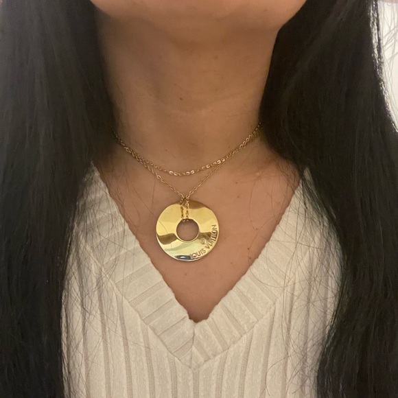 Louis Vuitton hardware medallion necklace - Picture 3 of 8